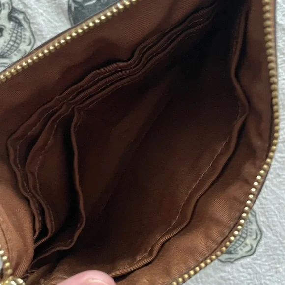 Coach large Wristlet - Picture 7 of 9